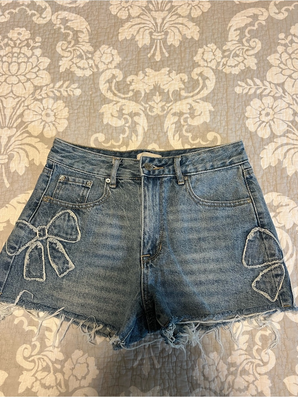 PacSun Distressed Bow Appliqué Denim Shorts - Light Blue